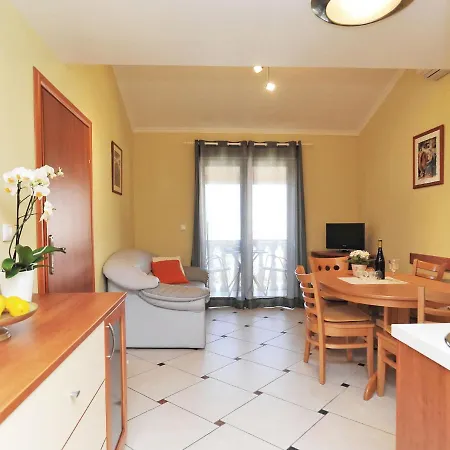 Elvira.5 Apartment